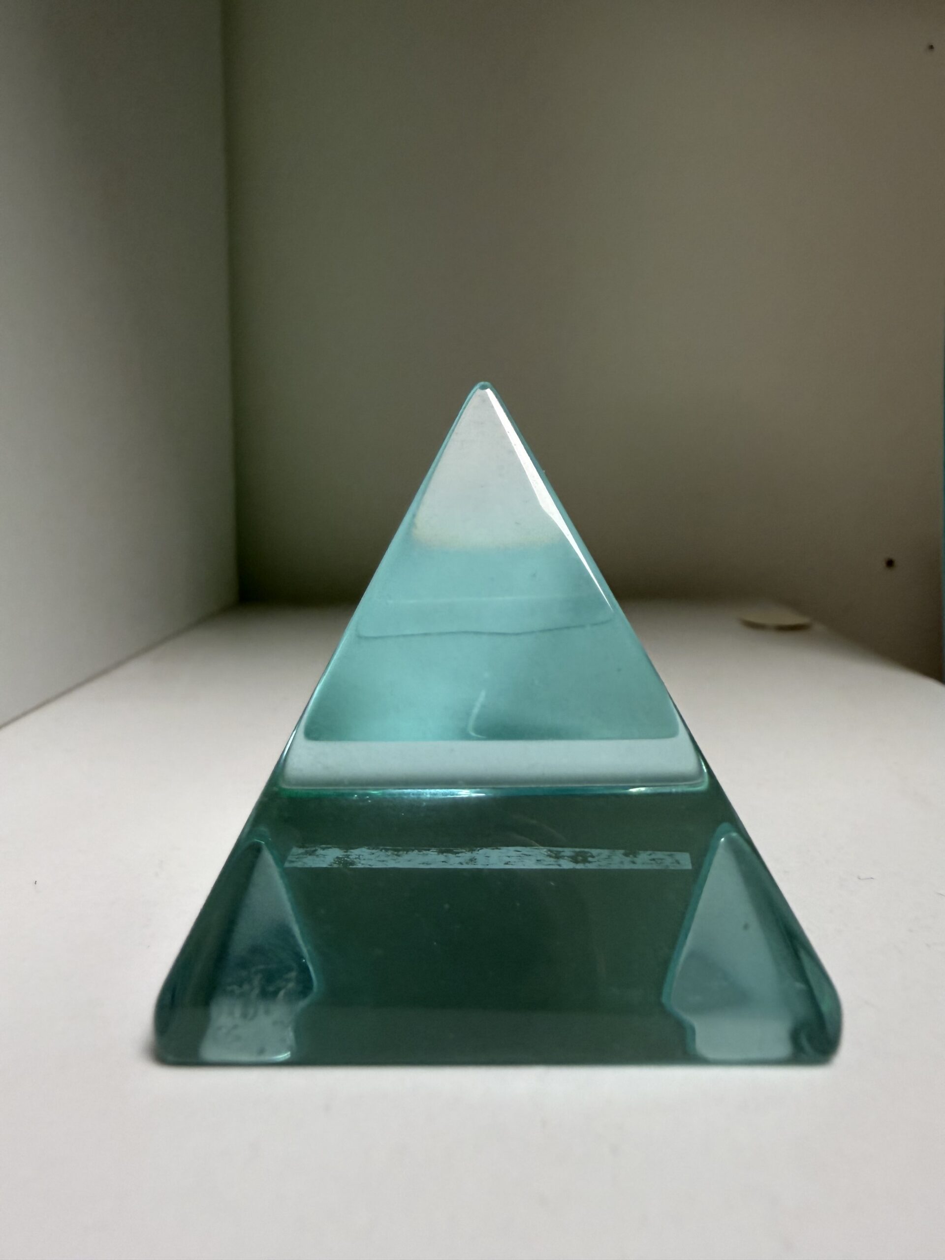 Pyramide En Obsidienne Bleue