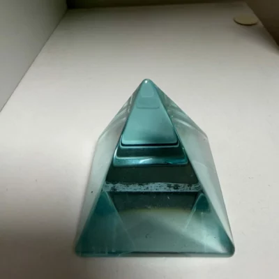 Pyramide En Obsidienne Bleue
