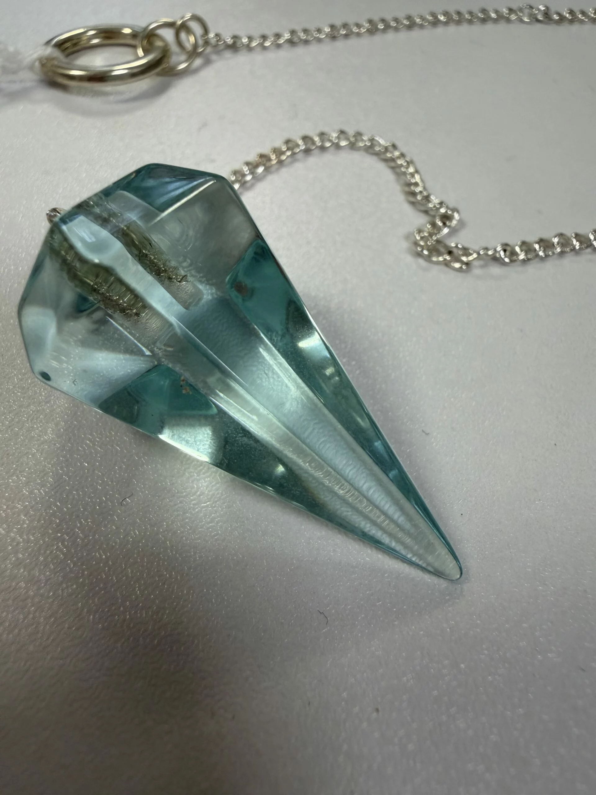 Pendule en obsidienne Bleue Transparente