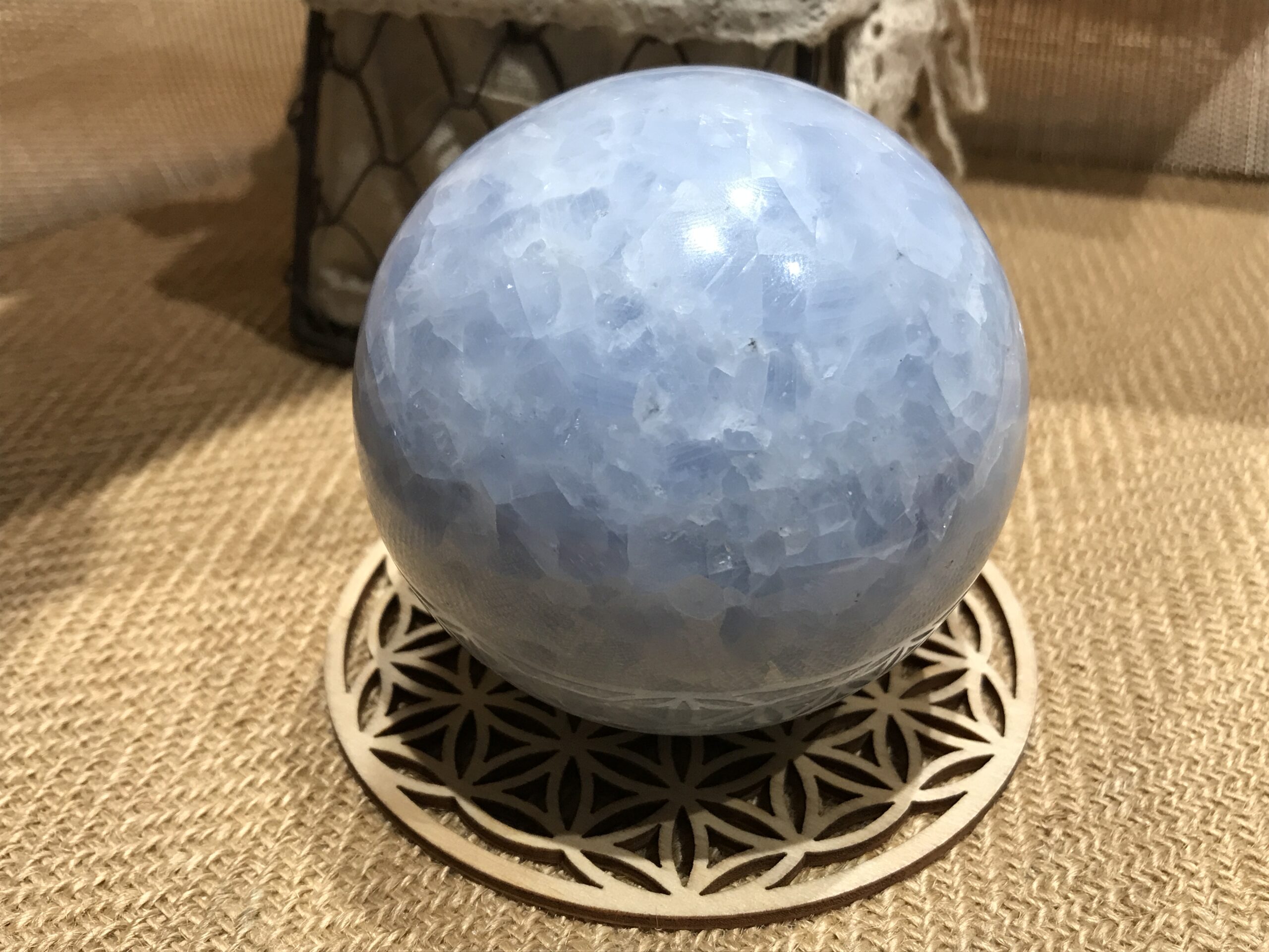 Sphère en Calcite Bleue AA 80-90 mm